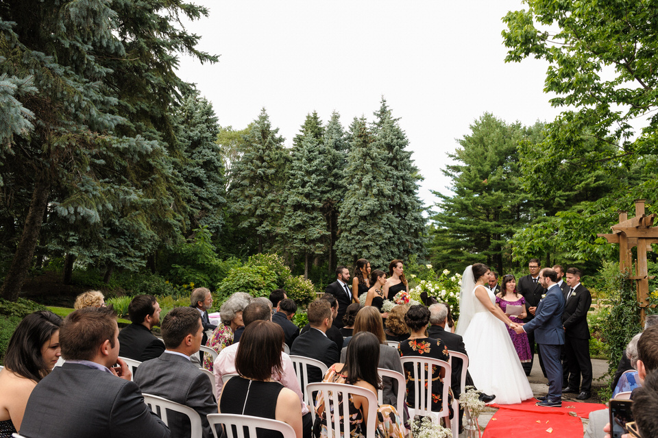 Outdoors wedding ceremony at Parc Jean-Drapeau
