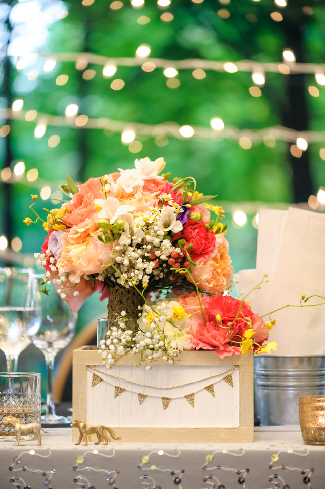 DIY wedding decorations and bouquet at La Toundra wedding venue