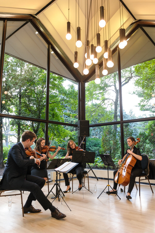  Ensemble Tryade playing live music inside La Toundra wedding venue