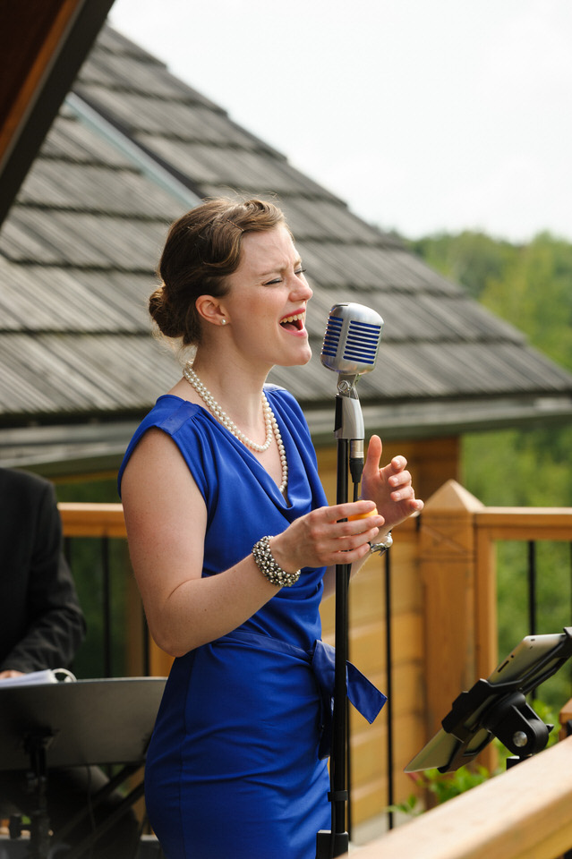 Jazz singer in blue dress