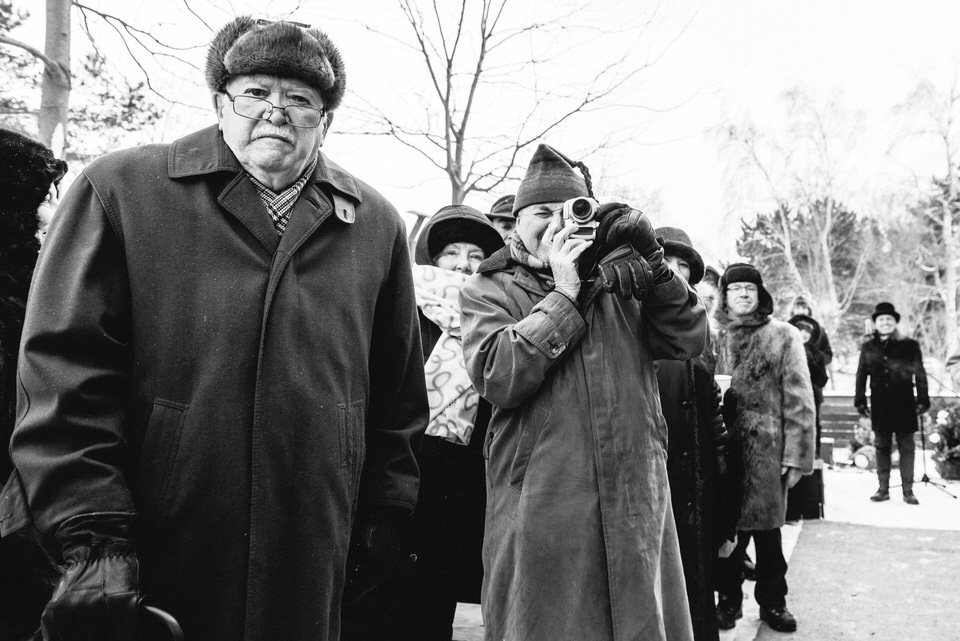 Grandpapa qui attend l'arrivée de la mariée