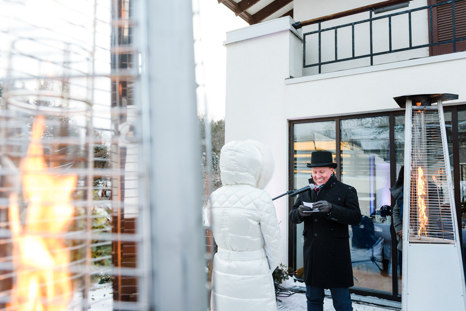 La cérémonie de mariage sur la terrasse du Pavillon de la Jamaique avec des chauffe-terrasses