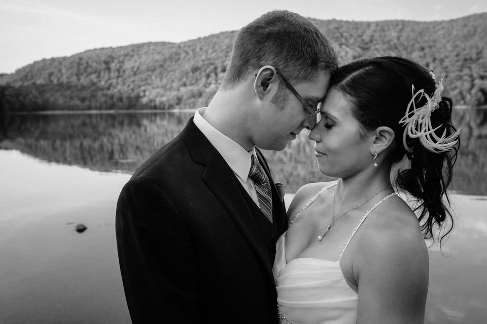 Black and white wedding photo at Mont Saint-Hilaire lake