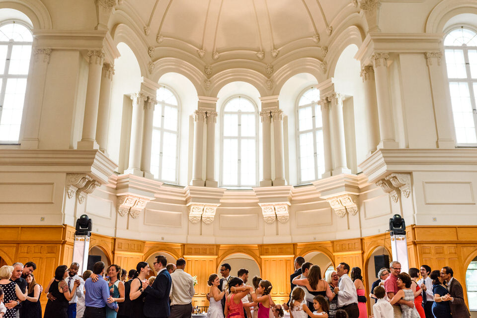 Everyone dancing at an Abbaye Oka wedding