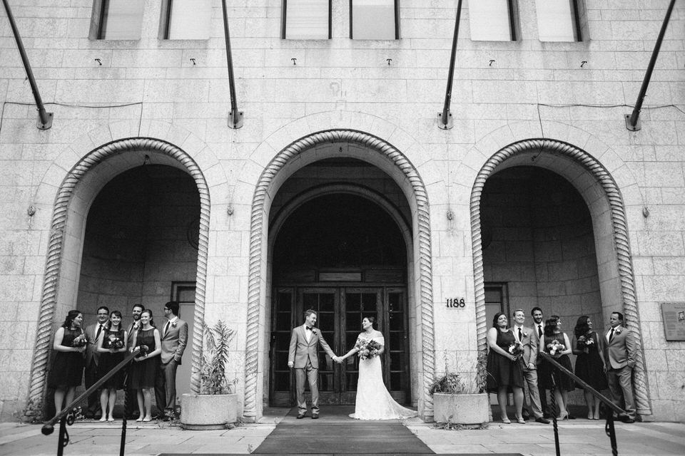 Couple posing with bridesmaids and groomsmen downtown Montreal