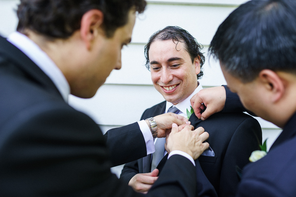 Groomsmen pinning on boutonniere