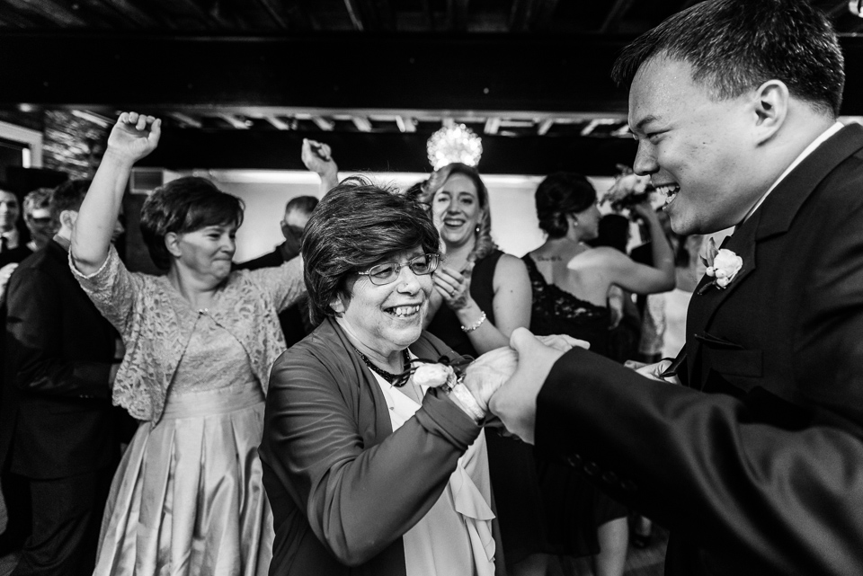 Everyone starts dancing as wedding couple arrives at Canvas Montreal 07