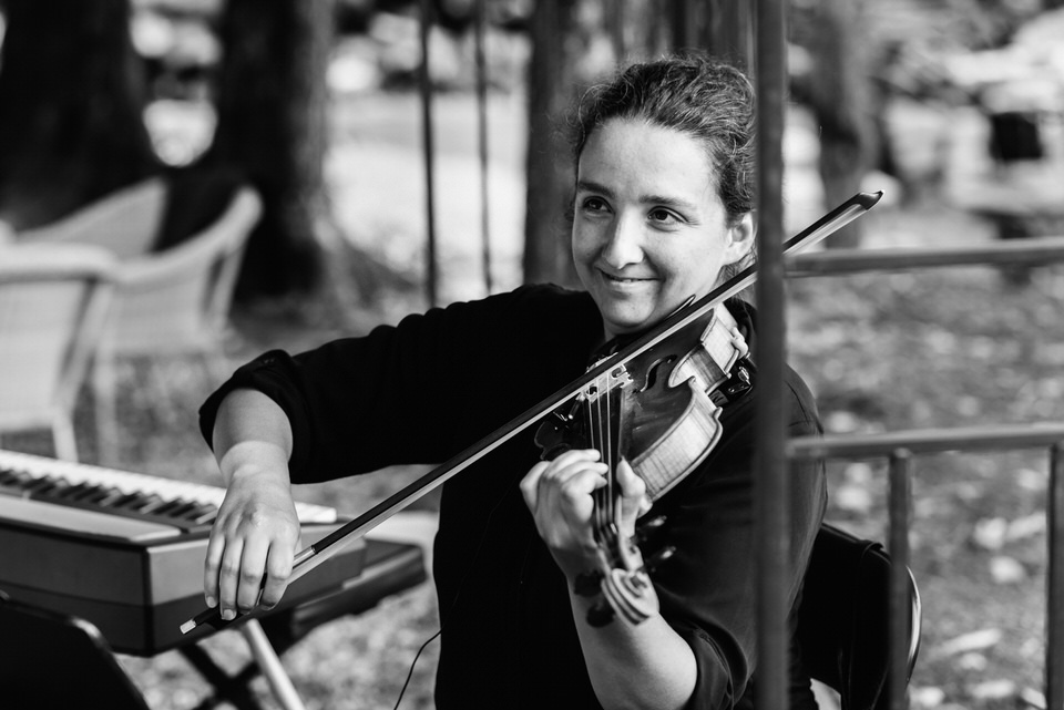 Violonist playing at outdoor wedding ceremony